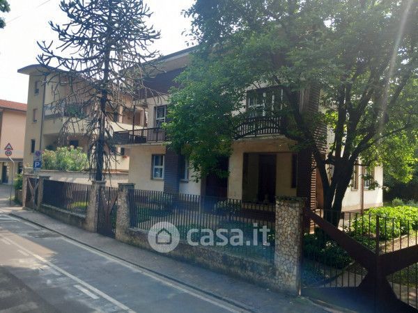 Villa in residenziale in Via Dante Alighieri 15