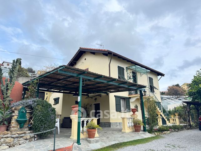 Casa indipendente in residenziale in Via San Giusto