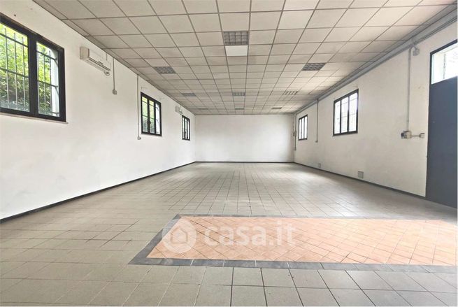 Capannone in commerciale in Via del Marginone 51