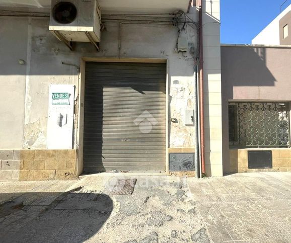 Box/posto auto in residenziale in Via Romagna 24