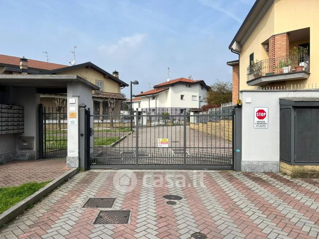 Box/posto auto in residenziale in Via Garbagnate 13