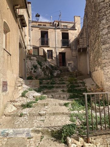 Casa indipendente in residenziale in Corso del Popolo 4