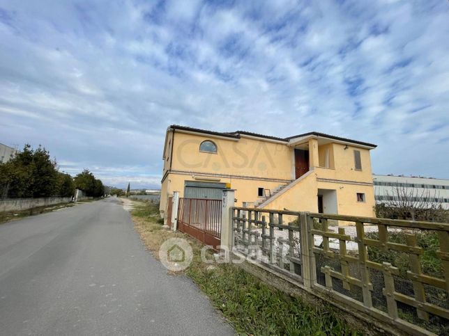 Casa indipendente in residenziale in Via Vecchia Salaria