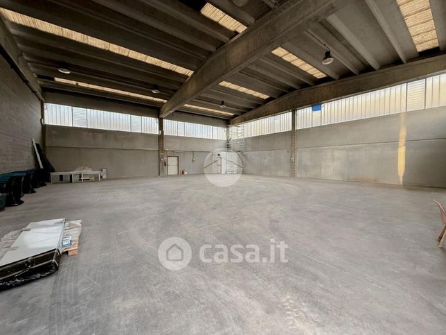 Capannone in commerciale in Via Piemonte 1