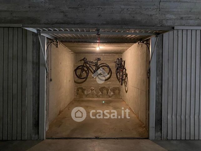 Garage/posto auto in residenziale in Via Circonvallazione 38