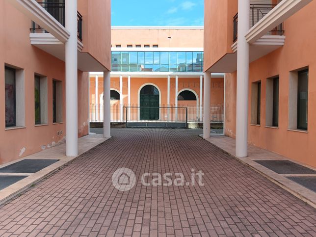Box/posto auto in residenziale in Via Maddalena Umberto 45