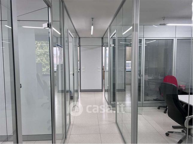 Ufficio in commerciale in 