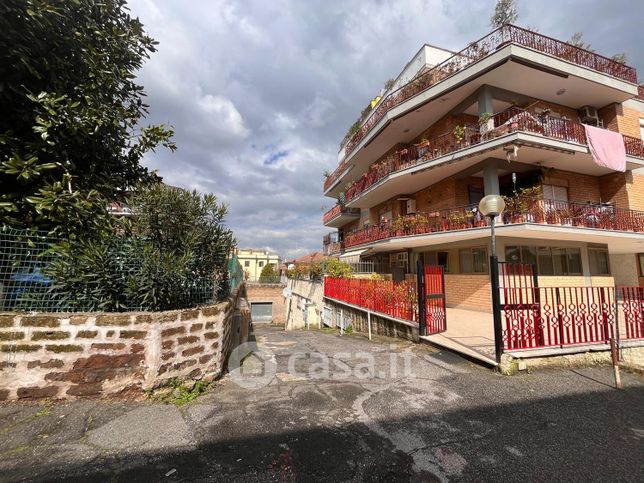 Box/posto auto in residenziale in Via Fosso del Poggio
