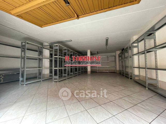 Box/posto auto in residenziale in Via delle Rose
