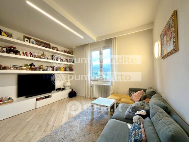 Appartamento in residenziale in Via Sottomonte 100