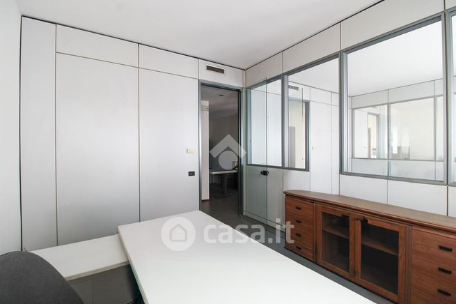 Ufficio in commerciale in Via Roma 1