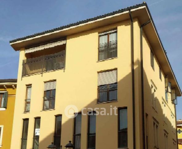 Ufficio in commerciale in Via Madonna