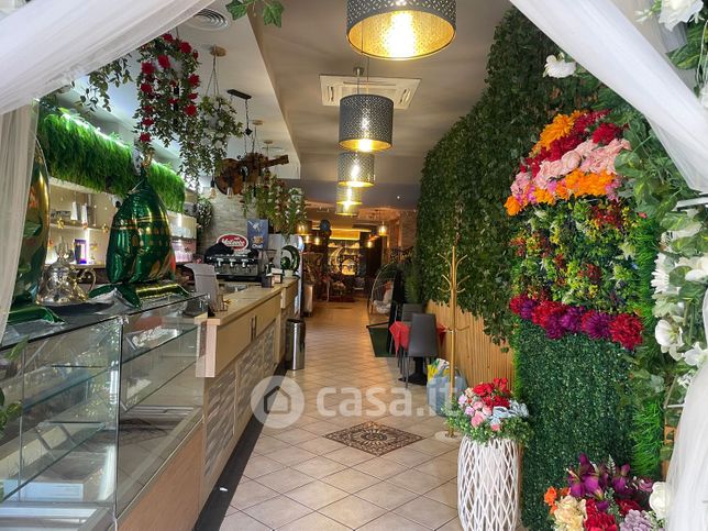 Negozio/locale commerciale in commerciale in Via Antonio Roiti