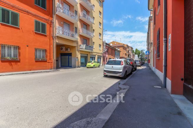 Ufficio in commerciale in Via Ugo Bassi 88 -70