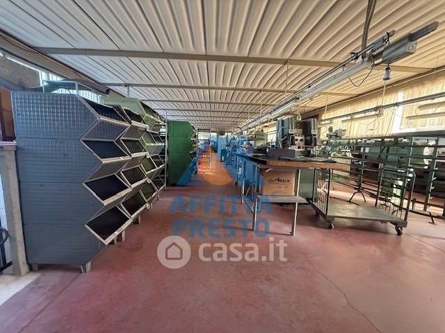 Capannone in commerciale in 