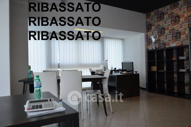 Ufficio in commerciale in Via Pier Vittorio Aldini 38