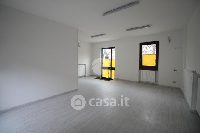 Ufficio in commerciale in Via Roma 1
