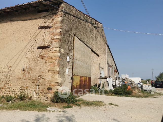 Capannone in commerciale in Via Lussemburgo 9