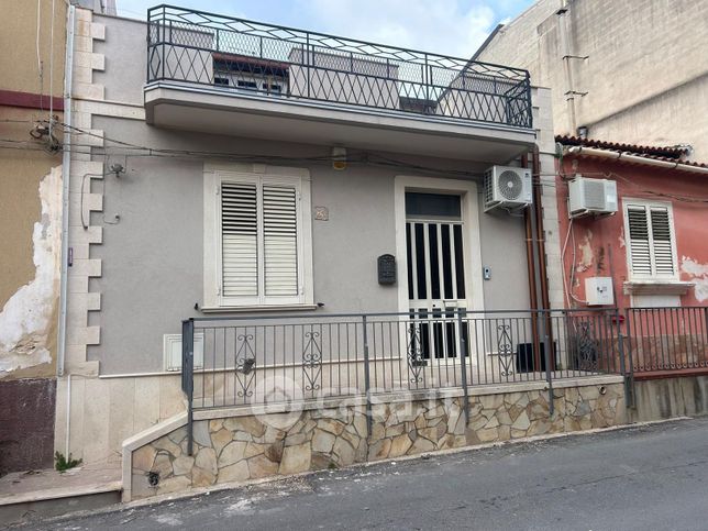 Casa indipendente in residenziale in 