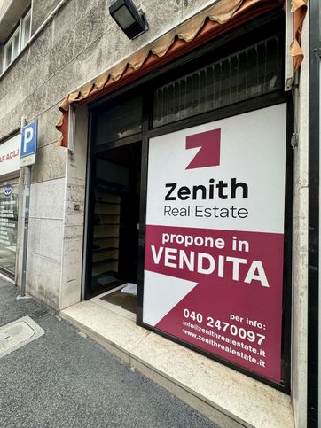 Attivitã /licenza (con o senza mura) in commerciale in Via Ruggero Timeus 3