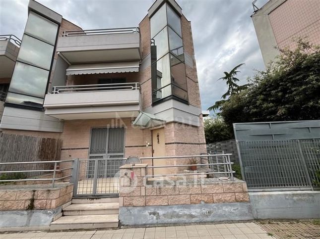 Villa in residenziale in Viale Russia