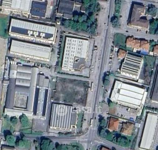Capannone in commerciale in Via Garibaldi