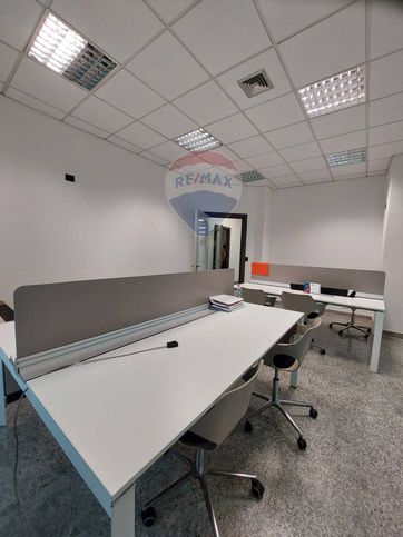 Ufficio in commerciale in Via Igino Garbini