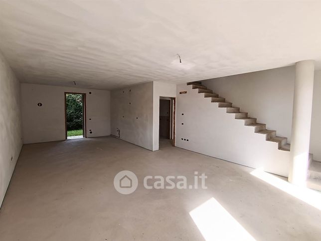 Casa bi/trifamiliare in residenziale in 