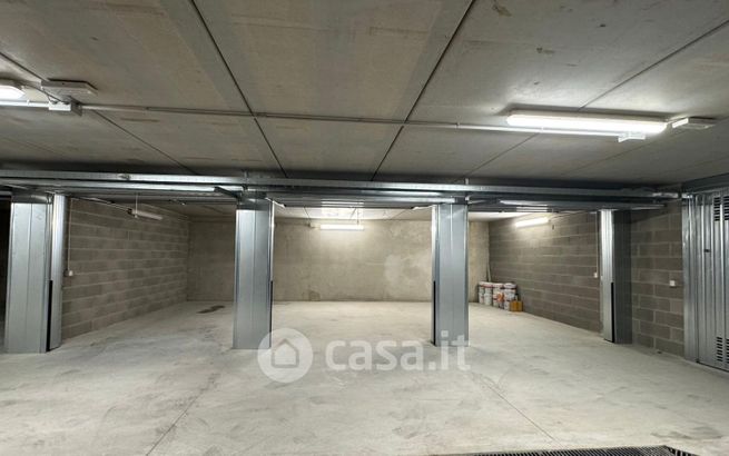 Box/posto auto in residenziale in Via Torno