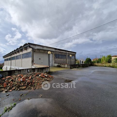 Capannone in commerciale in Via Romana Est 34