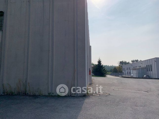 Capannone in commerciale in Via Guido Rossa