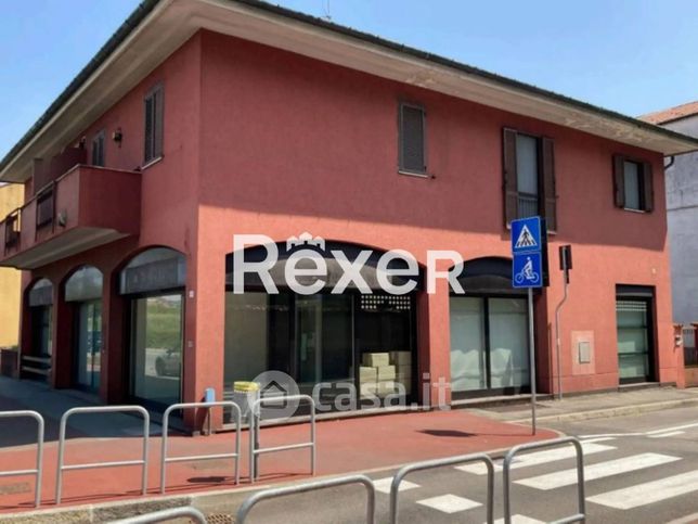Ufficio in commerciale in Via Milano