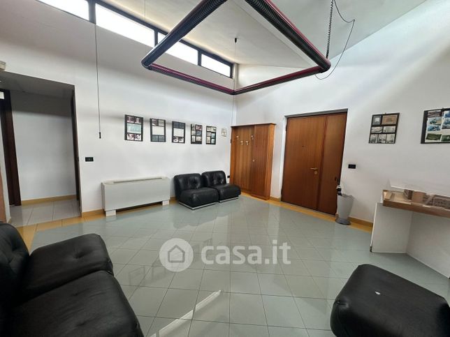 Ufficio in commerciale in Via Aniello Palumbo 55