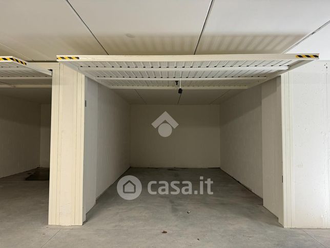 Garage/posto auto in residenziale in Via Ippolito Pindemonte 1