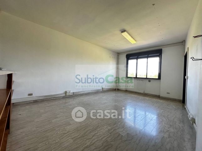 Ufficio in commerciale in Viale B. Croce 163