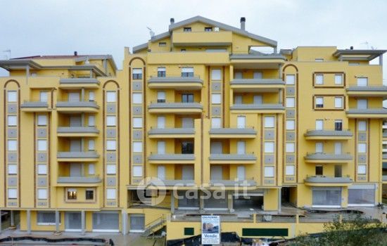 Negozio/locale commerciale in commerciale in Via Carlo Felice 40