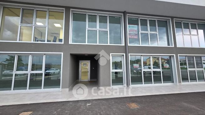 Capannone in commerciale in Via Nazionale 42