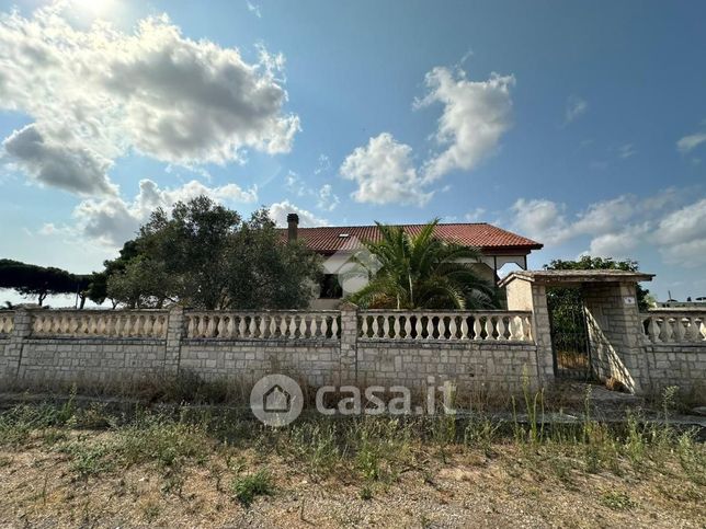 Villa in residenziale in Via Montepulciano 9