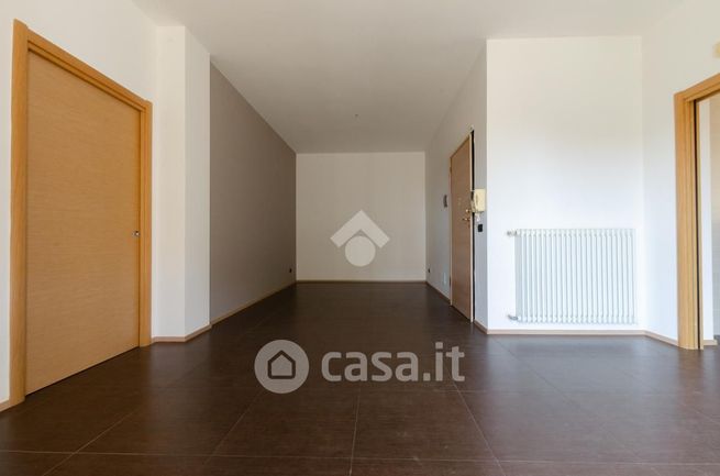 Ufficio in commerciale in Via Aldo Moro 13