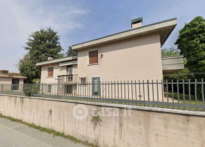 Villa in residenziale in Via Don Carlo Forante 11