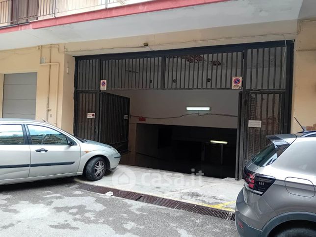 Garage/posto auto in residenziale in Via Generale Adalgiso Amendola 11