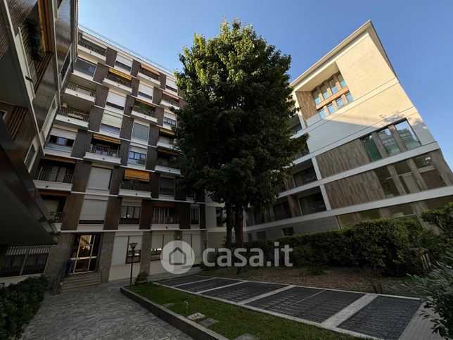 Appartamento in residenziale in Via Presolana 8