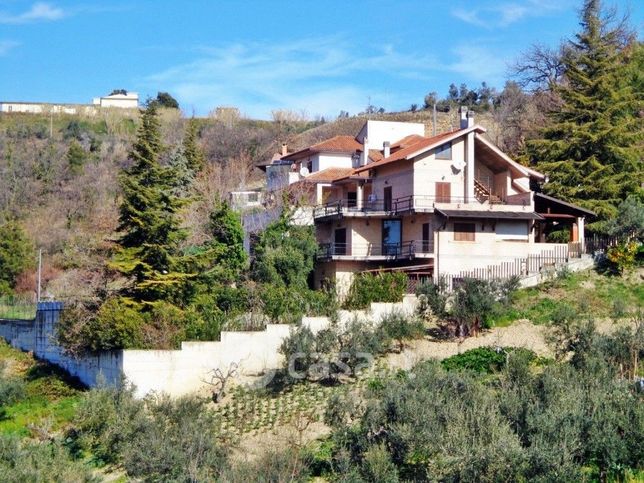 Villa in residenziale in Strada Villaggio del Fanciullo