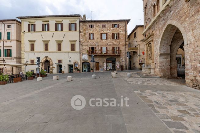 Rustico/casale in residenziale in Via Torri di Properzio 1