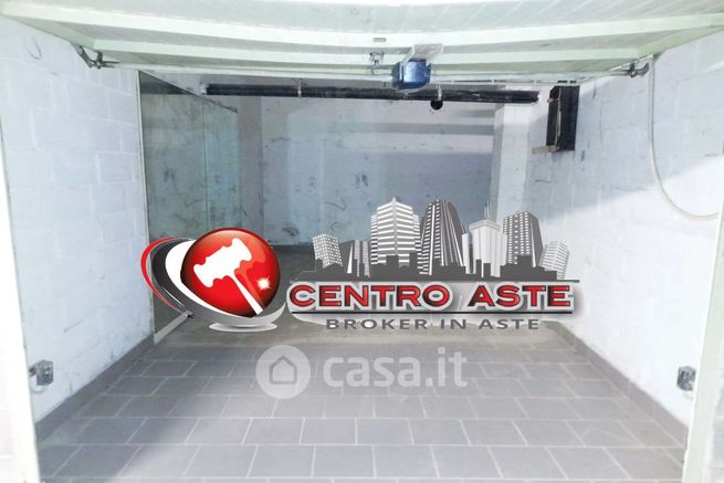 Box/posto auto in residenziale in Via Trieste