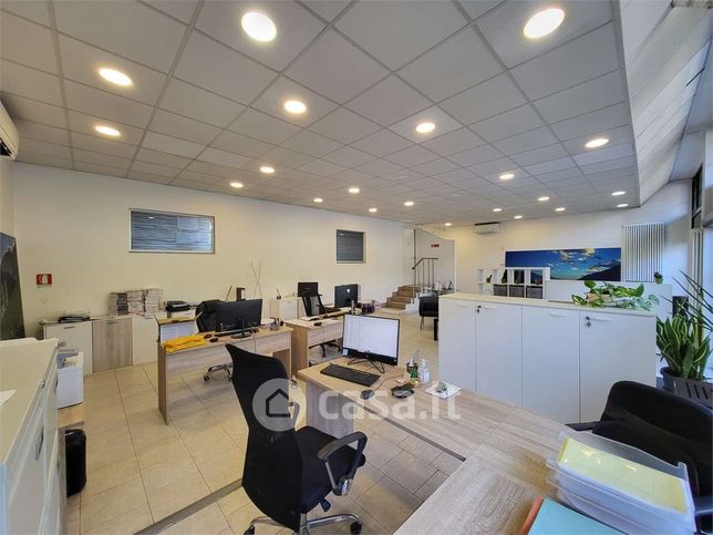 Ufficio in commerciale in Via Roma