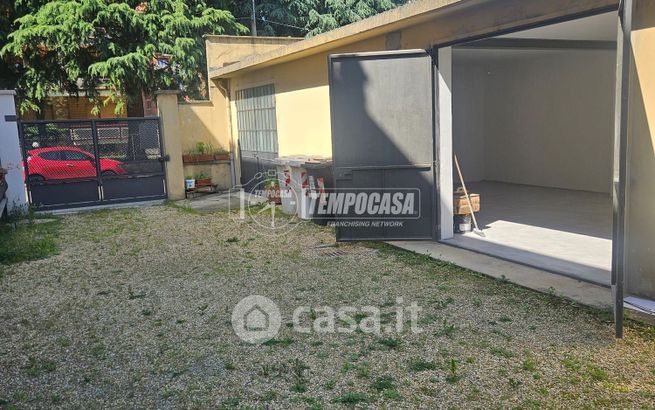 Box/posto auto in residenziale in Via Cesare Battisti 99