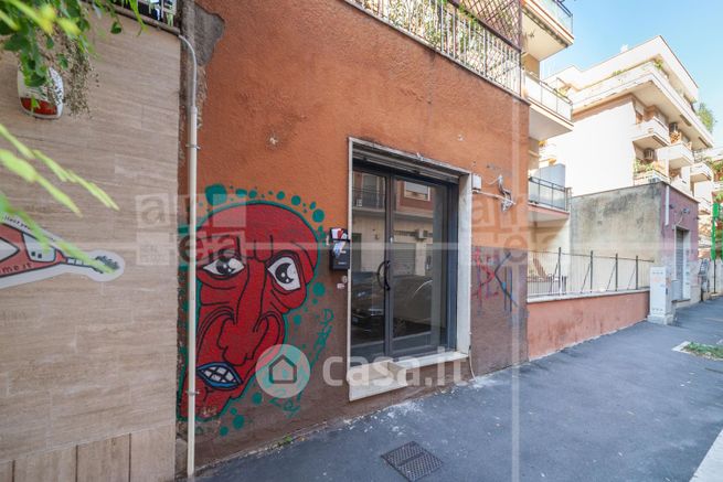 Negozio/locale commerciale in commerciale in Via Severo Carmignano 44