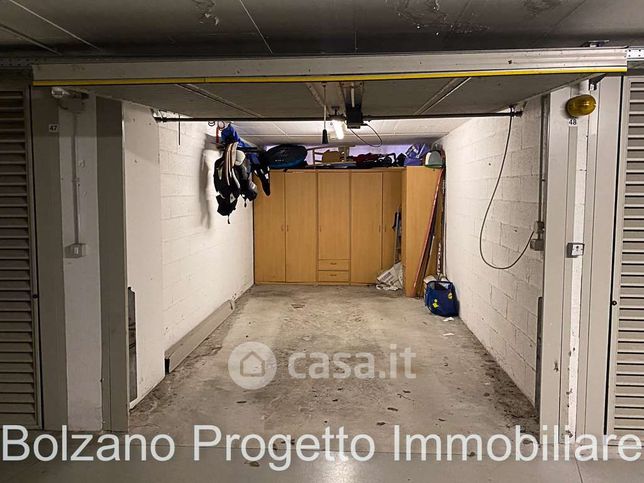 Box/posto auto in residenziale in Via del Parco