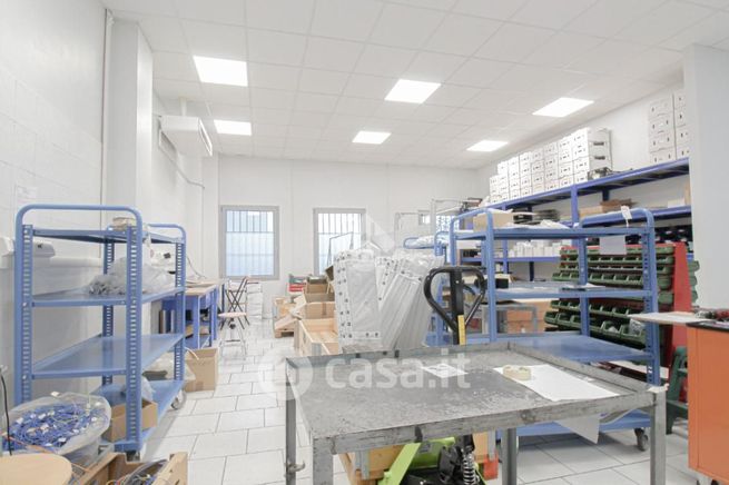 Capannone in commerciale in Via Barella 1182